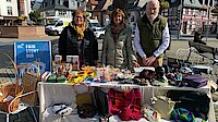 Eine-Welt-Team St. Laurentius war auf dem Usinger Wochenmarkt